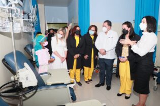 Primera dama y SNS inauguran área para pacientes hemato-oncológicos del Hugo Mendoza