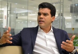 Arnaud habla sobre proyectos de agua potable y saneamiento a nivel nacional