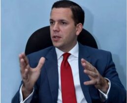 Hugo Beras rechaza ataques a corredor Charles de Gaulle