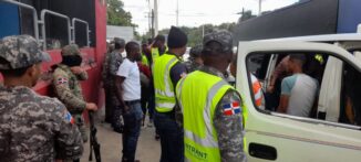 Desmontando pasajeros inicia fiscalización de vehículos en corredor Charles de Gaulle