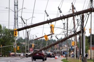 CANADÁ: Tormenta deja 8 muertos y miles sin electricidad