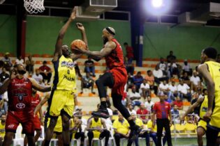 Metros quitan invicto a Leones; Marineros consiguen primer triunfo