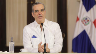 Abinader pensiona a 44 periodistas y 18 fotógrafos, camarógrafos y técnicos de televisión