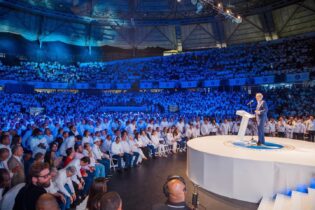 Abinader hace guiño reelección y lanza duras críticas a la oposición