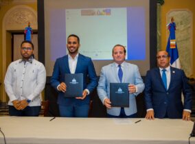 Ministerios Administrativo y Juventud acuerdan compra de 62 autobuses y celebración del Festival de la Juventud