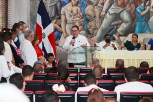 Director SNS anuncia entrega de equipos Hospital Salvador Gautier