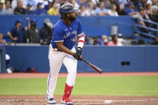 Guerrero Jr. da jonrón 18 y Toronto detiene a los Medias Rojas