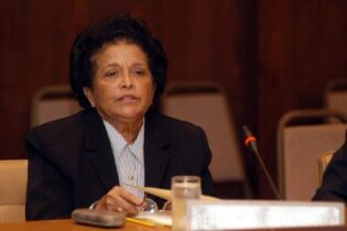 Sepultan en SD los restos de la exdiputada Leonor Sánchez Baret