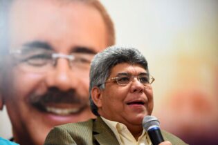 Juez mantiene en prisión a ex director del Fonper, Fernando Rosa