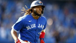 Vladimir Guerrero Jr. y Santiago Espinal pegan cuadrangulares