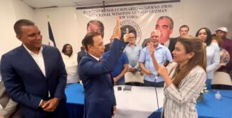 Carolina Mejía  juramenta a Cirilo Moronta  en New York