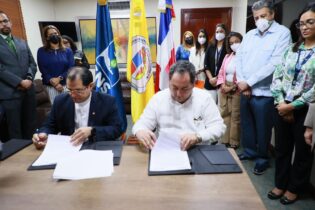 SNS y PUCMM se unen para fortalecer investigación y formación académica