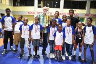 San Juan gana en infantil y lidera torneo de campeones de lucha