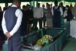 Sepultan restos del comentarista deportivo Manuel Taveras Duncan