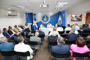 El PRM mantiene tranque para elegir bufete del Senado