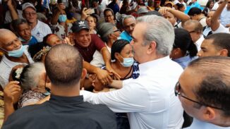 Abinader reta a quienes dudan de sus obras a que le “caigan atrás»