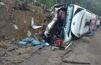 Al menos diez heridos al volcarse autobús en carretera Jarabacoa-La Vega