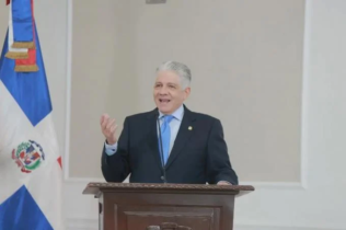 PRM decide que Eduardo Estrella siga en la presidencia del Senado