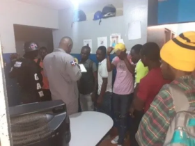 Apresan a 12 nacionales haitianos indocumentados en Santiago