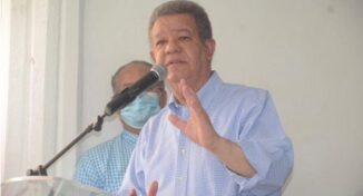 Leonel Fernández ve «indignante» subida de salarios a funcionarios