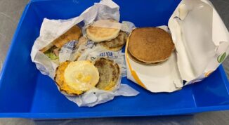 Multan con 2,000 euros a un viajero en Australia por no declarar unos bocadillos