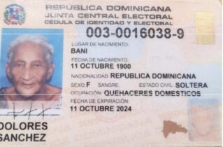BANÍ: Mujer 122 años pide ayuda para comprar máquina de coser
