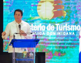 Atribuye estabilidad macroeconómica al aporte del turismo