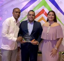 Reconocen a Antonio Almonte, durante celebración del 45 aniversario (Adompretur)