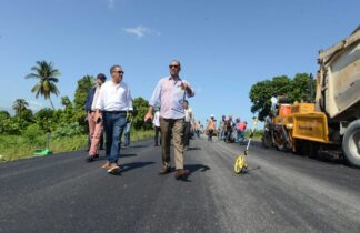 Deligne Ascención anuncia circunvalación de Azua