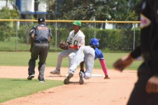 Licey derrota a las Estrellas en la pretemporada del beisbol de RD