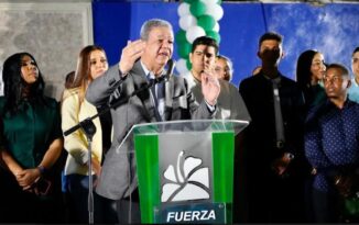 Leonel promete extensiones del ITLA en todos centros de la UASD