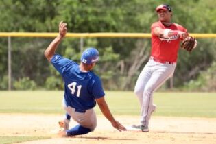 Escogido blanquea al Licey en la pretemporada del beisbol de RD