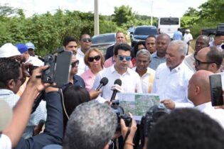 Wellington Arnaud deja iniciados trabajos drenaje pluvial barrio Madre Vieja Norte y Sur, en San Cristóbal