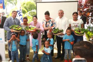 Autoridades del gobierno encabezan lanzamiento de proyecto de Huertos Infantiles en Caipi