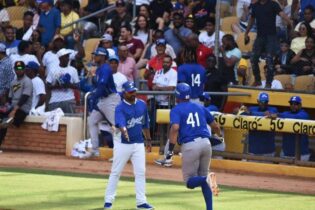Licey derrota a las Aguilas en la pretemporada beisbol en Santiago