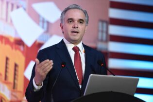 Habrá aumento de salarios antes de finalizar este año, dice ministro de Trabajo