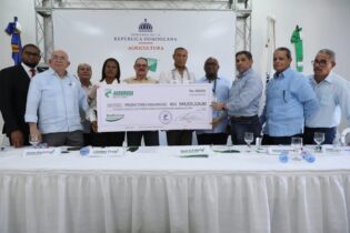 Agricultura continúa entregando  indemnización a  productores afectados por Fiona