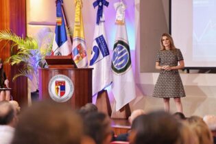Bonetti cita desafíos del país para encarar futuro impredecible