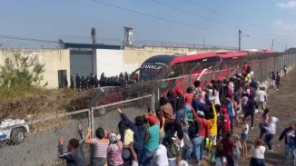 Nueva revuelta carcelaria en Ecuador deja 15 policías y militares heridos