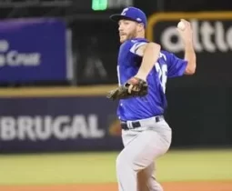 Pitcheo de Hall y tres jonrones conducen al Licey contra Gigantes
