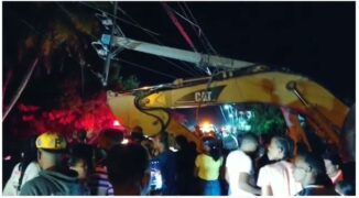 Mujer muere aplastada por una retroexcavadora en RD