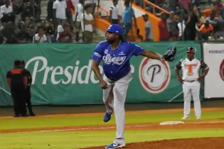 Licey propina juego sin hits combiado a los Toros