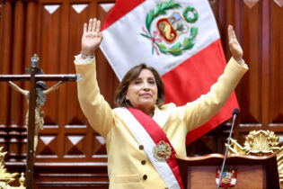 PERÚ: Presidenta exige adelanto de las elecciones «sin excusas»