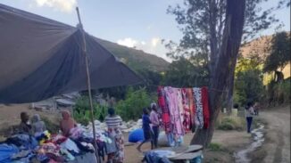 CONSTANZA: Haitianos ocupan entrada al Salto de Aguas Blancas