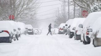 EEUU: Una gran tormenta provoca nieve, fuertes lluvias y tornados