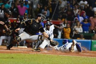 Licey empata con las Aguilas en la cima; Estrellas y Toros triunfan