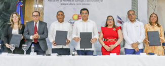 Ministro de Turismo firma acuerdo para promover a Santiago como destino turístico