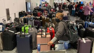 EEUU: Más de 1.700 vuelos cancelados en el área en NY por tormenta de nieve