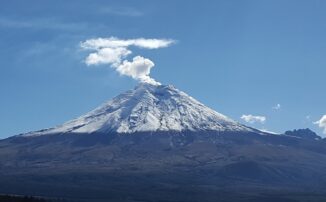 ECUADOR: Emisiones del volcán ‘Cotopaxi’ alcanzan un kilómetro