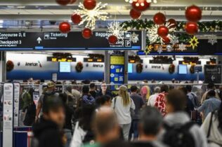 EEUU: Más cancelaciones en aeropuertos de Florida por mal tiempo